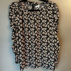 NWT Max Studio black floral blouse with rouched sleeves